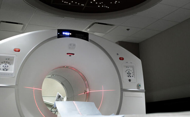 Positron emission tomography scanner